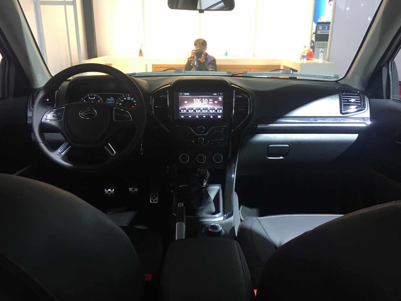 陆风X8实车 比X7有骨气！