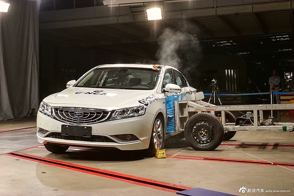 吉利博瑞C-NCAP可变形移动壁障侧面碰撞试验