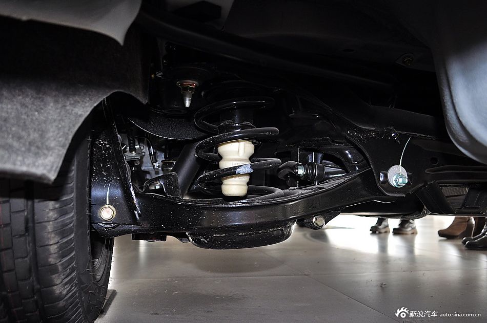 2013款奔腾B50 1.6L自动豪华版