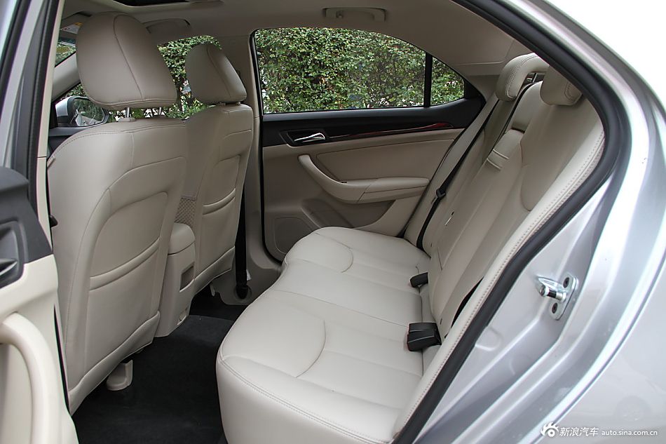 2015款荣威360 1.4T自动尊享版