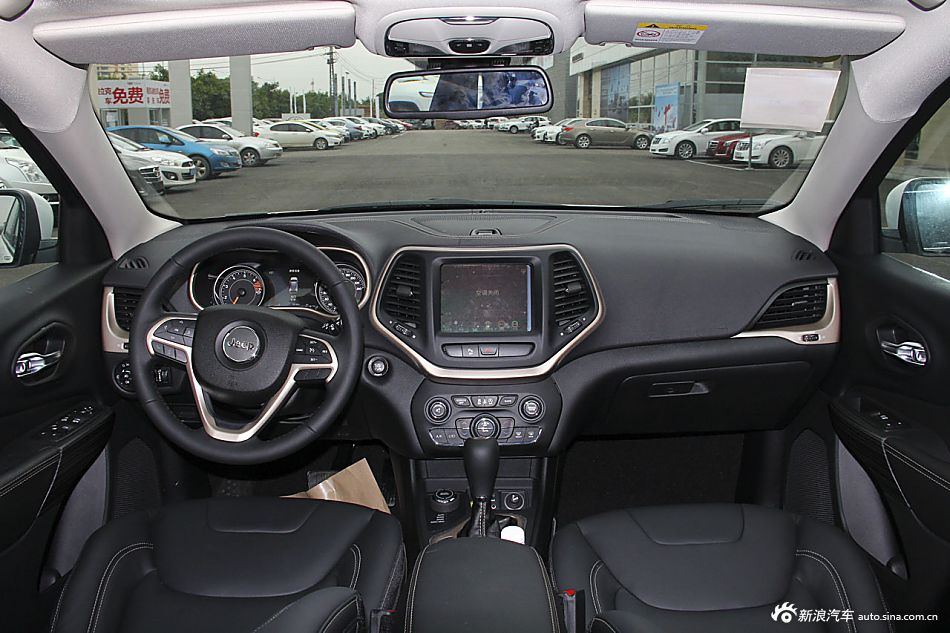 2016款自由光2.4L自动专业版+智能包