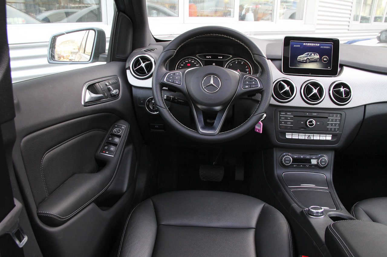 2015款奔驰b级b200 1.6t自动时尚型