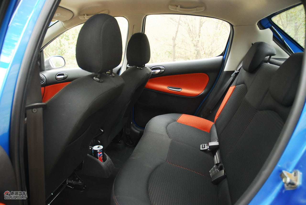 2012款雪铁龙c2 1.6升自动挡乘坐空间