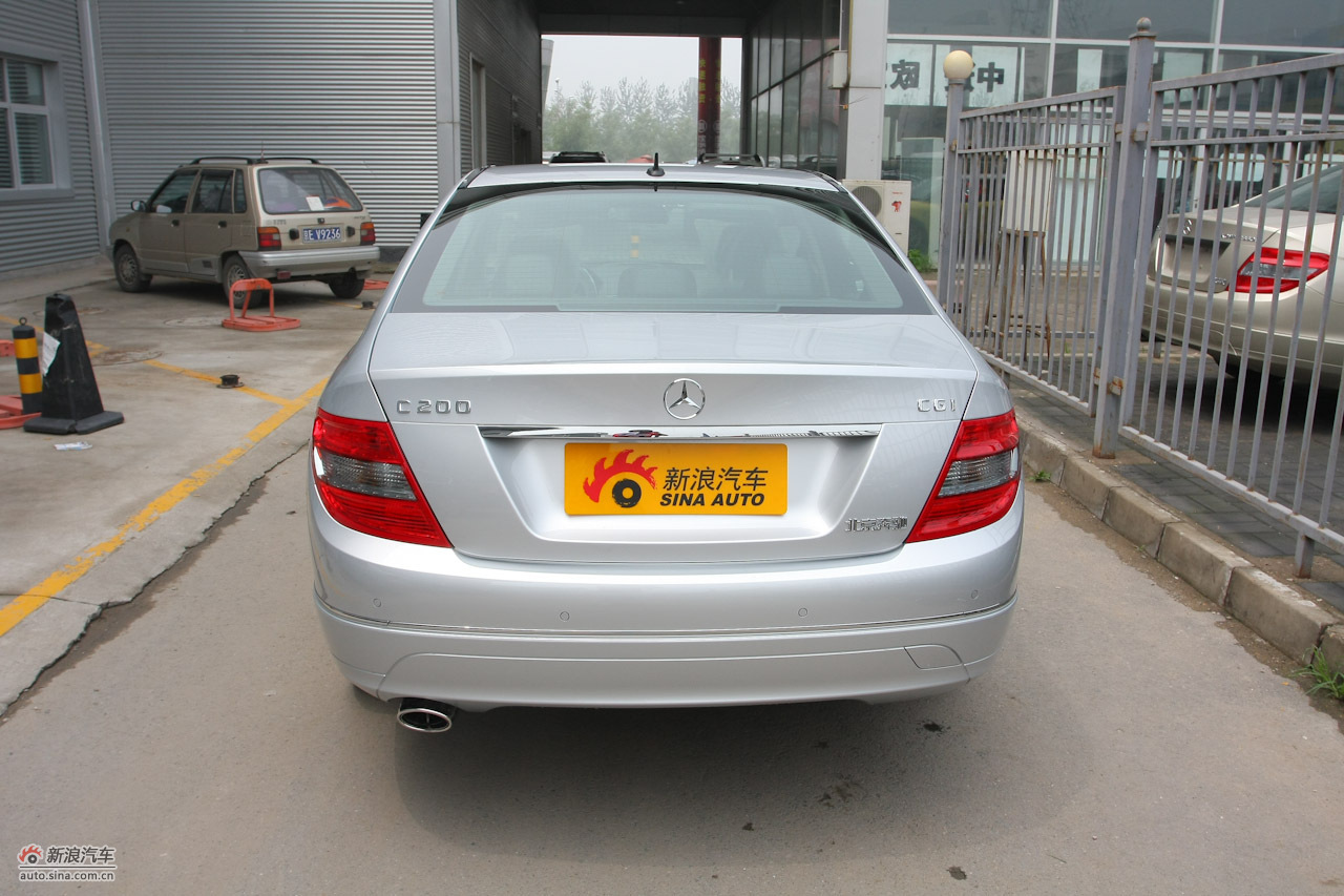 2010款奔驰c200 cgi:标准型外观