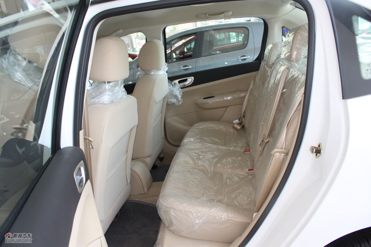 新标致307三厢内饰_标致307空间图片1101023