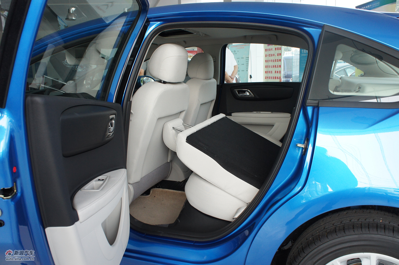 2011款世嘉两厢内饰图片_世嘉空间图片1551024_汽车图库_新浪汽车