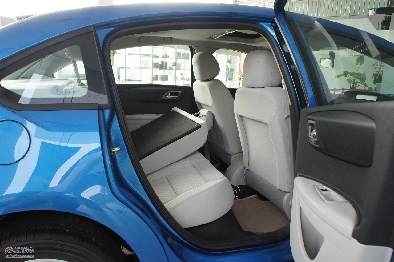 2011款世嘉两厢内饰图片_世嘉空间图片1551027_汽车图库_新浪汽车