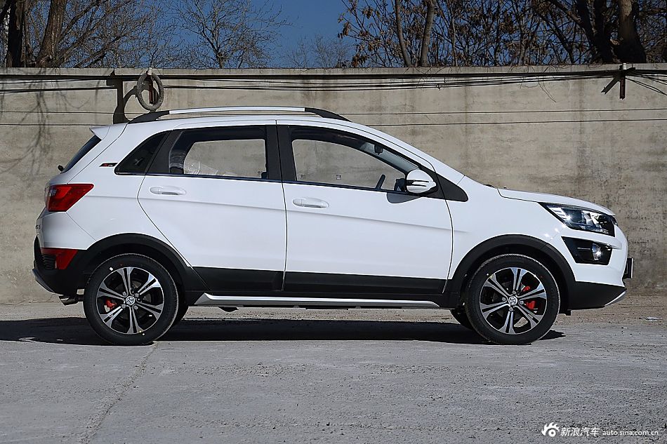2015款北汽绅宝X25 1.5L手动精英版