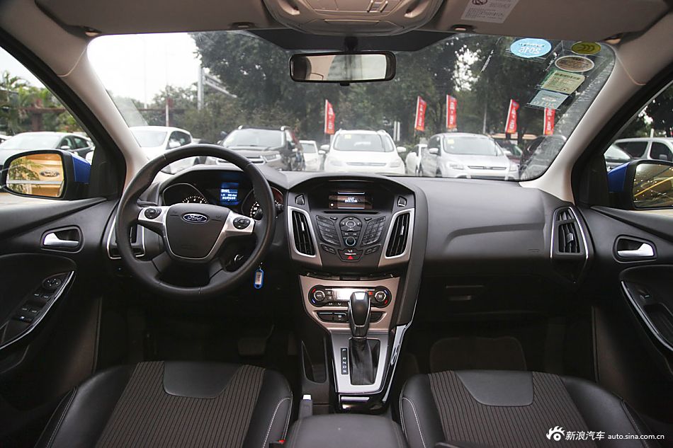 2012款福克斯两厢1.6L自动风尚型