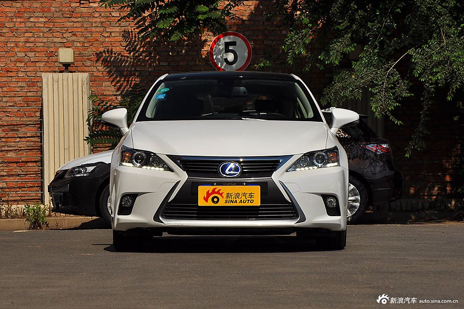 2014款雷克萨斯CT200h舒适版双色