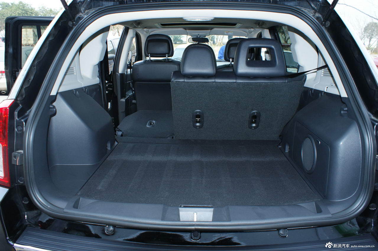 2013款指南者_指南者空间图片22381175_汽车图库_新浪汽车_新浪网