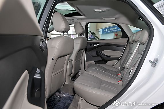 2012款福克斯三厢1.6L自动尊贵型