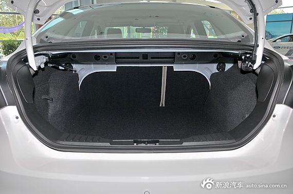 2012款福克斯三厢1.6L自动尊贵型