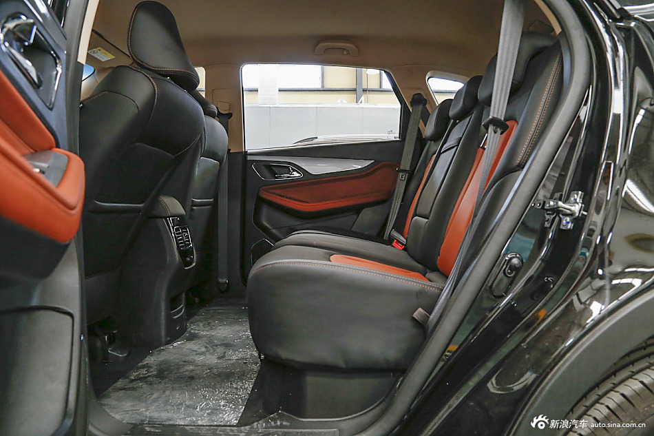 2015款宝骏560 1.8L手动精英型