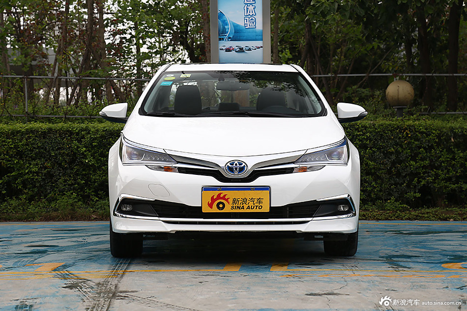 2016款卡罗拉双擎1.8L自动旗舰版