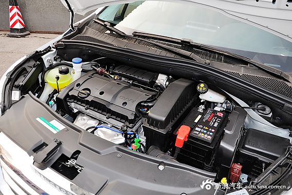 2014款标致2008 1.6L手动时尚版