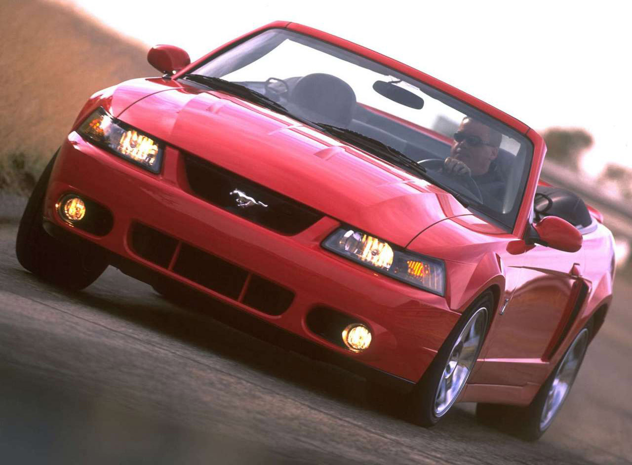 终结者2003福特野马svtcobra敞篷版