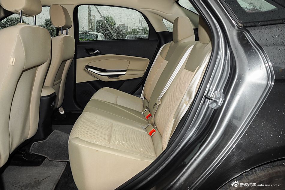 2015款福睿斯1.5L自动时尚型