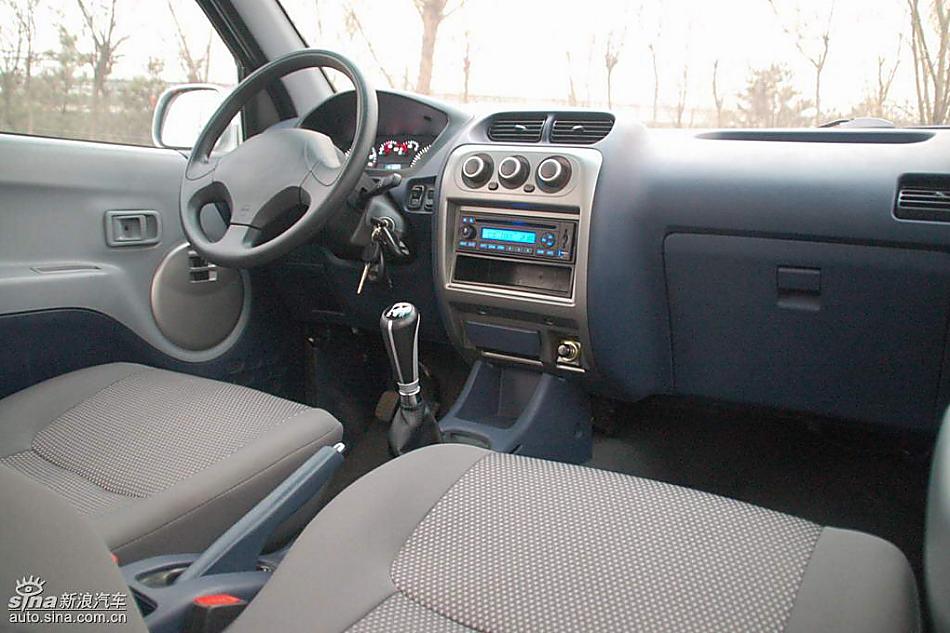 新众泰2008内饰