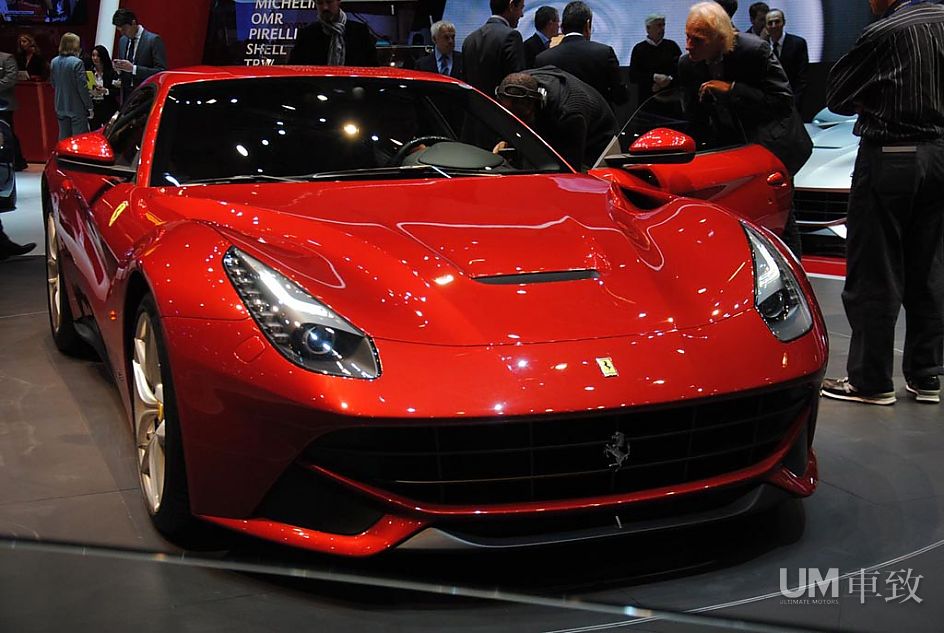 法拉利f12berlinetta跑车