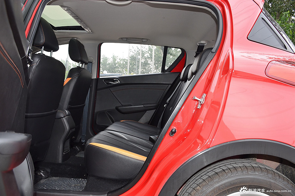 2016款宝骏310 1.2L手动豪华型