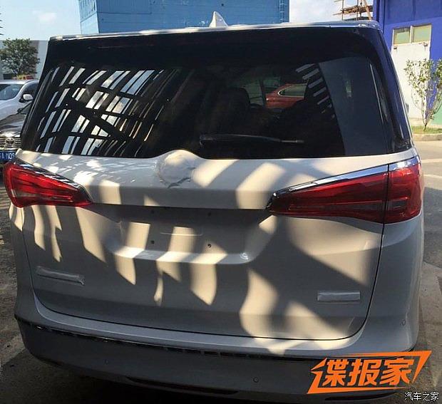 全新别克GL8无伪装实车图