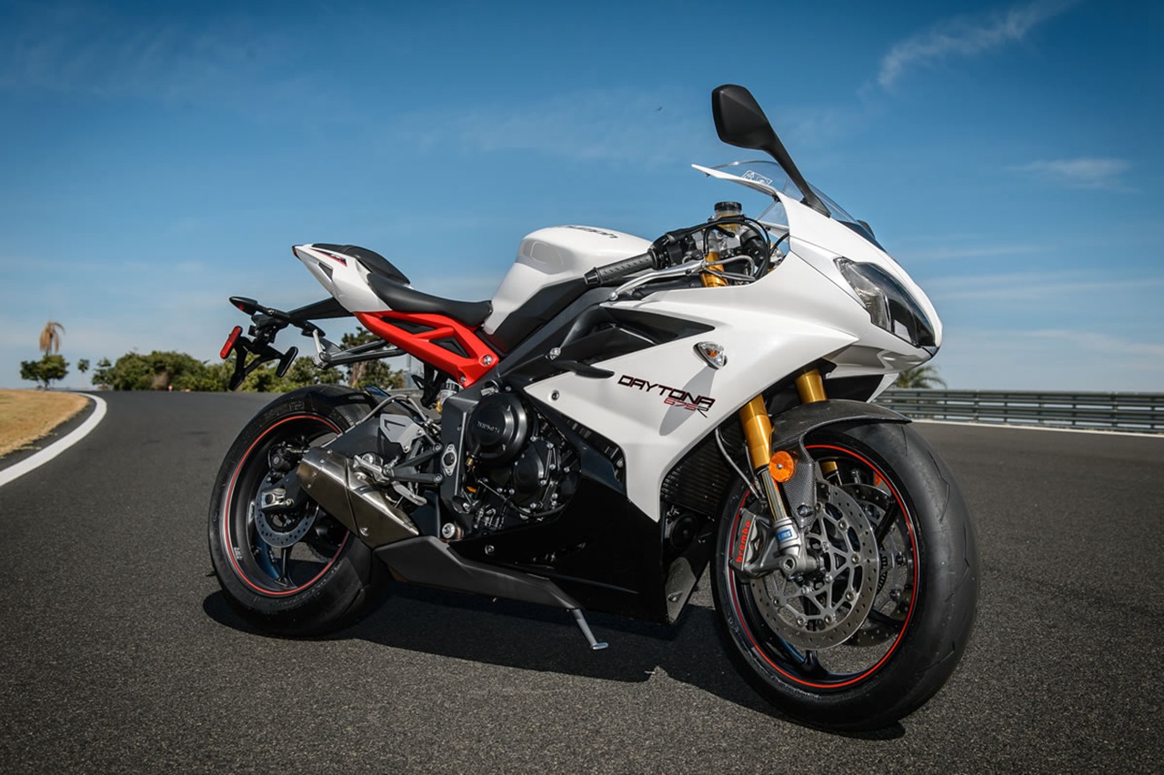 凯旋daytona675r全能型跑车组图欣赏