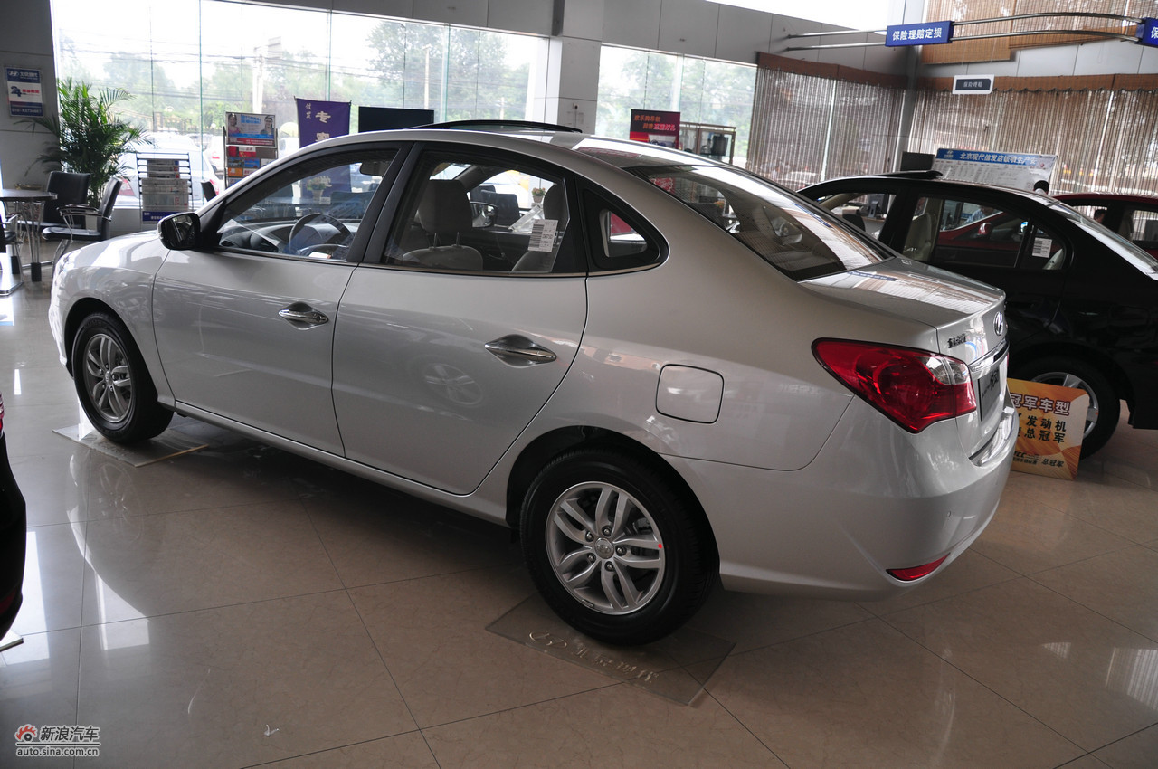 2011款北京现代悦动1.6l自动豪华型外观