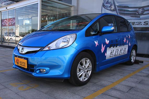 2011款本田飞度1.5L自动全景天窗版