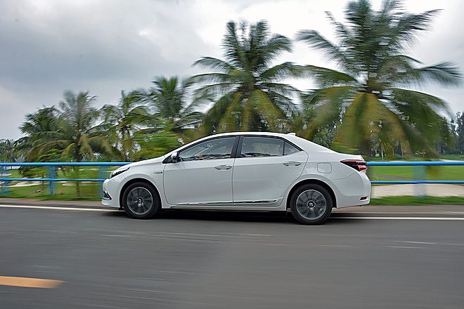 卡罗拉双擎试驾