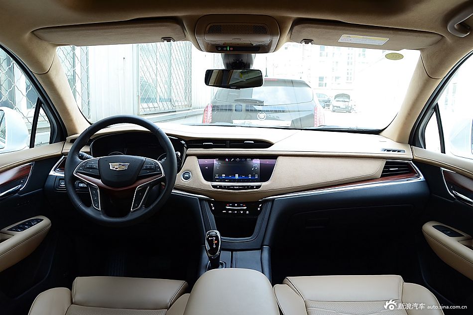 2016款凯迪拉克XT5 2.0T自动28T四驱铂金版