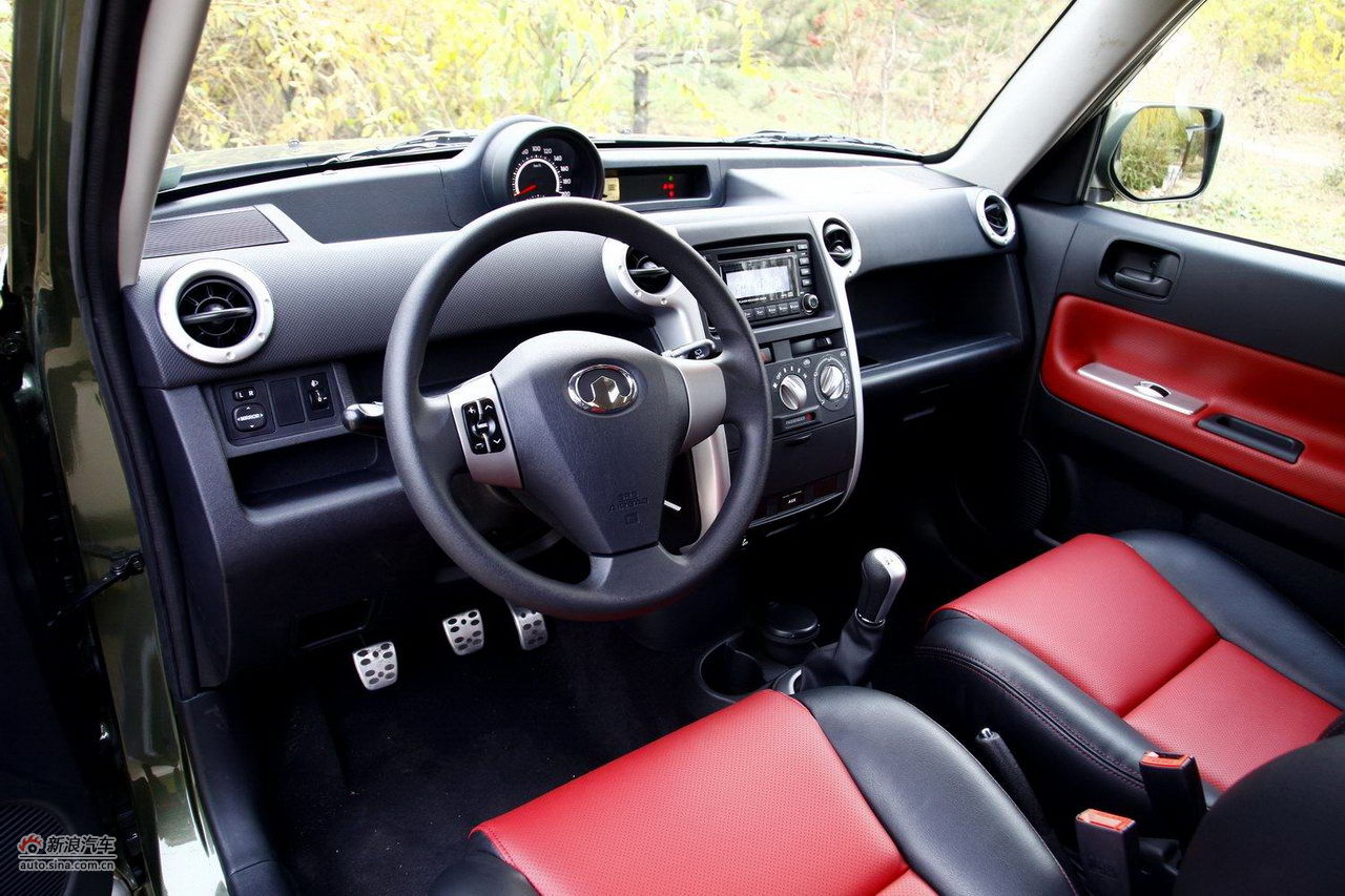 2012款哈弗m2手动两驱内饰