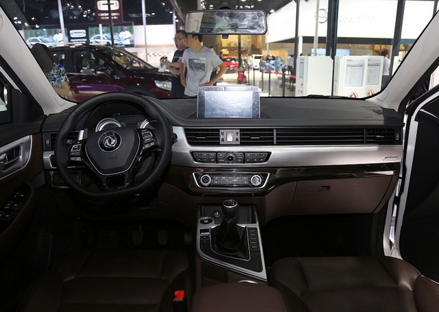 全新景逸X5离地间隙达200mm