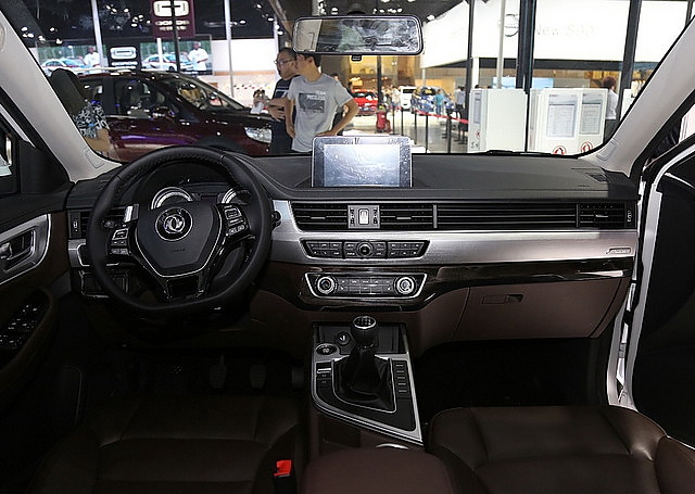 全新景逸X5离地间隙达200mm