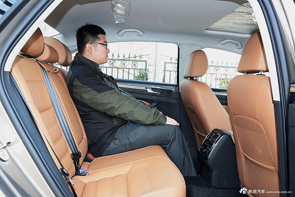 2016款帕萨特1.8T自动330TSI