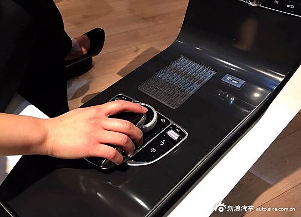 奔驰全新E级内饰细节发布
