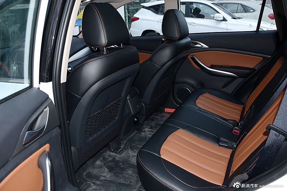 2016款比亚迪宋2.0TID自动尊贵型