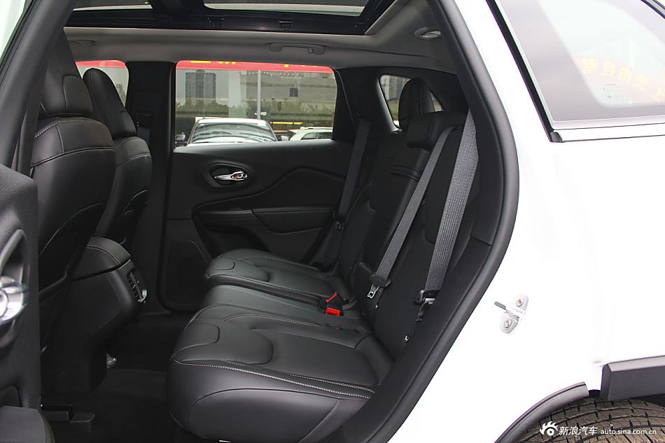 2016款自由光2.4L自动专业版+智能包