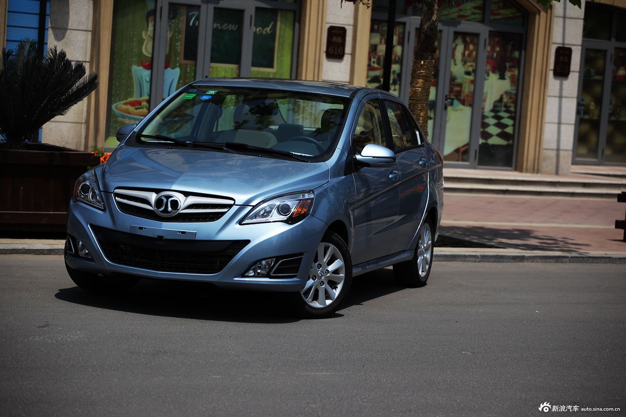 2013款北京汽车e系列三厢版