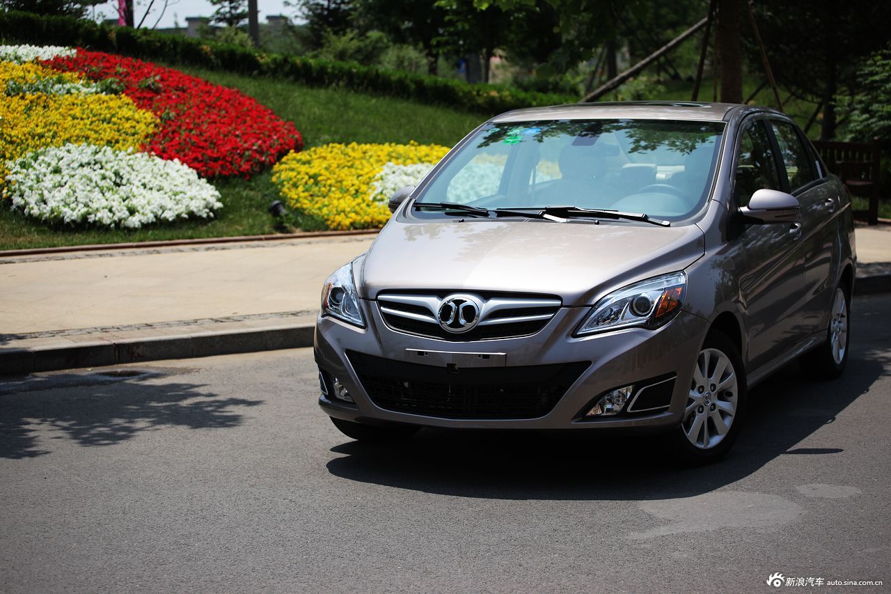 2013款北京汽车e系列三厢版