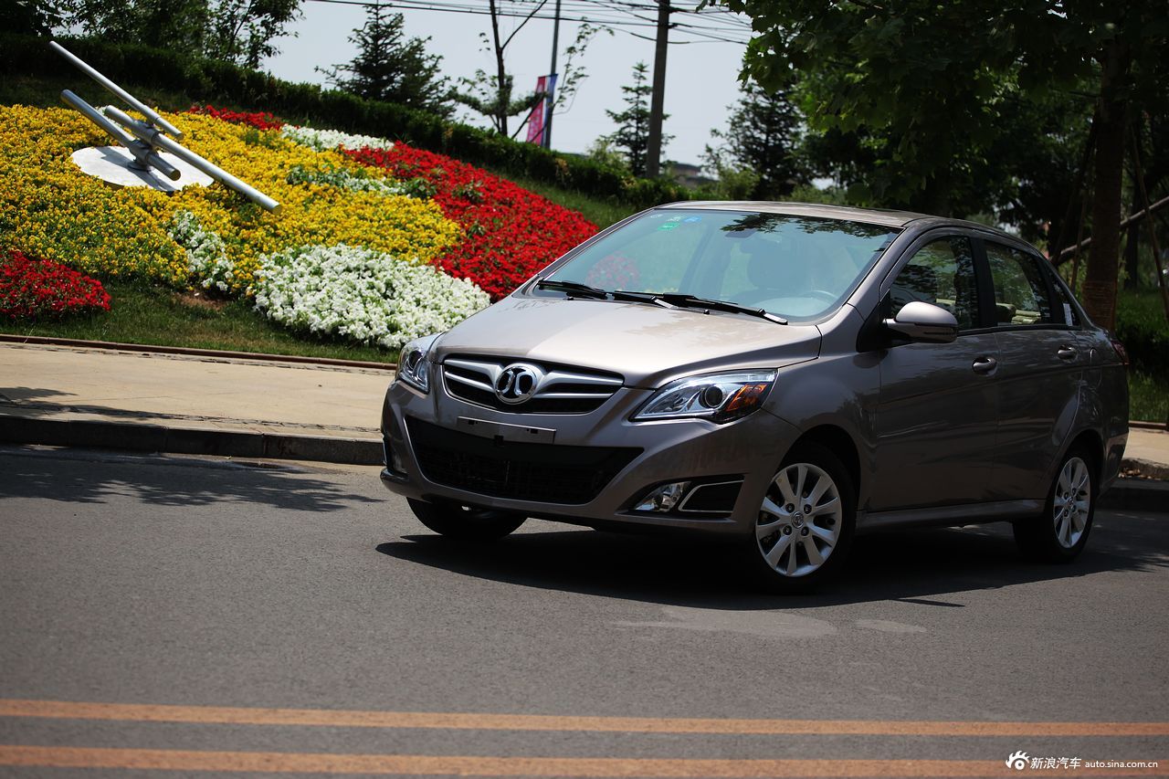 2013款北京汽车e系列三厢版