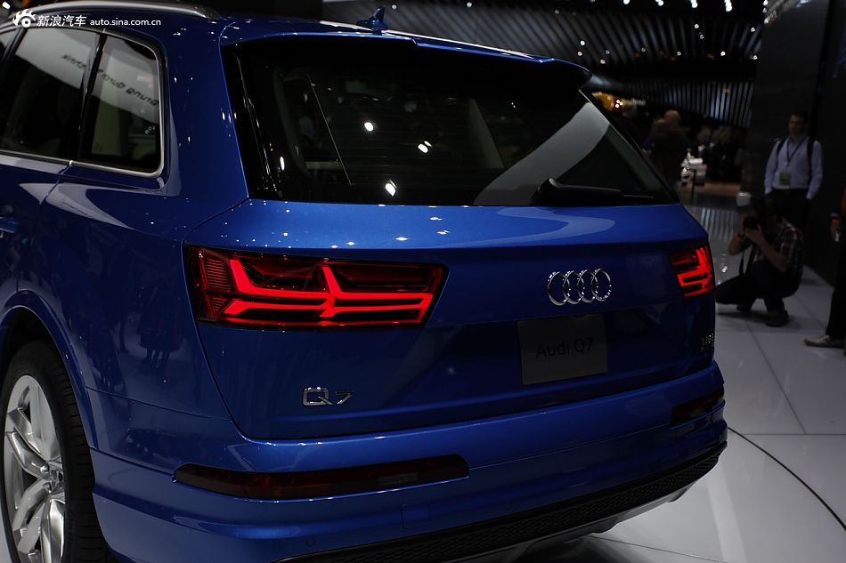 高大上 新浪实拍图解全新奥迪Q7