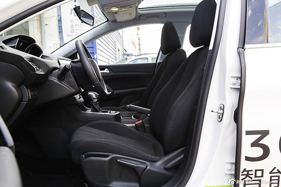 2015款东风标致308S 1.2T自动劲驰版