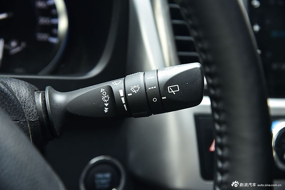 2015款汉兰达2.0T自动四驱豪华版7座