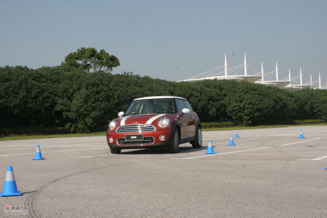 mini图片 2011款mini cooper动态