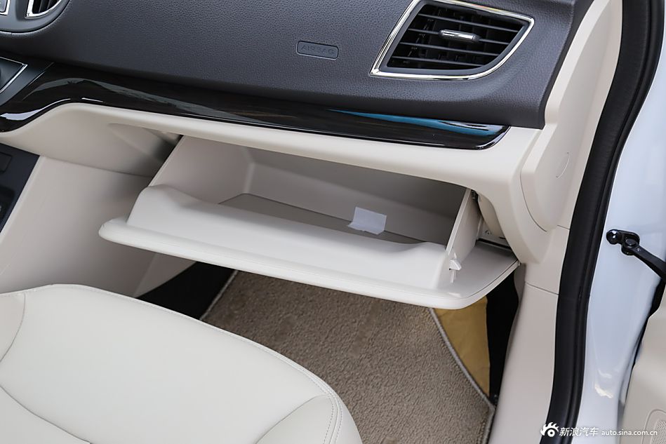 2015款荣威360 1.5L自动豪华版