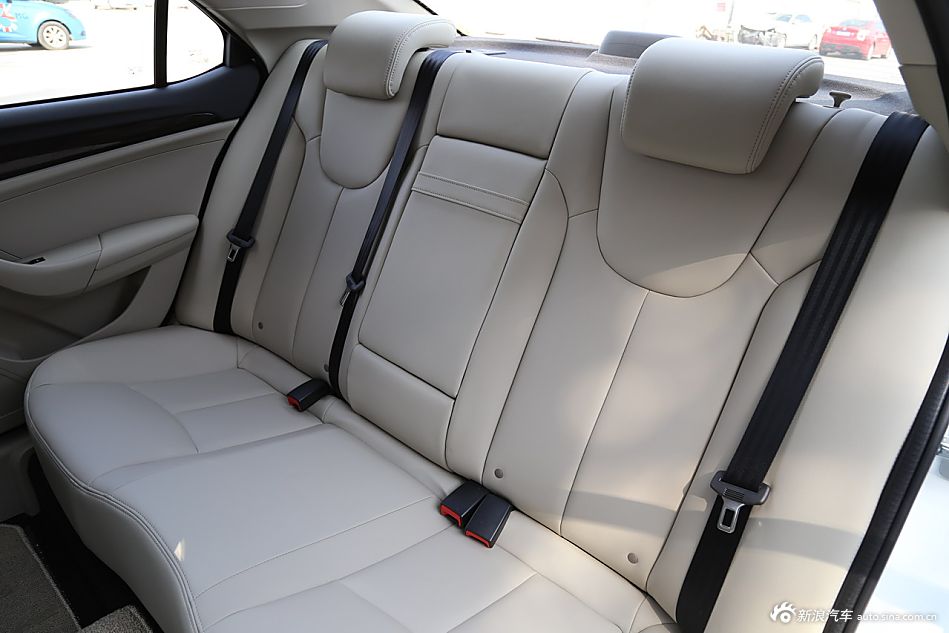 2015款荣威360 1.5L自动豪华版