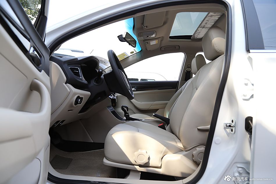 2015款荣威360 1.5L自动豪华版