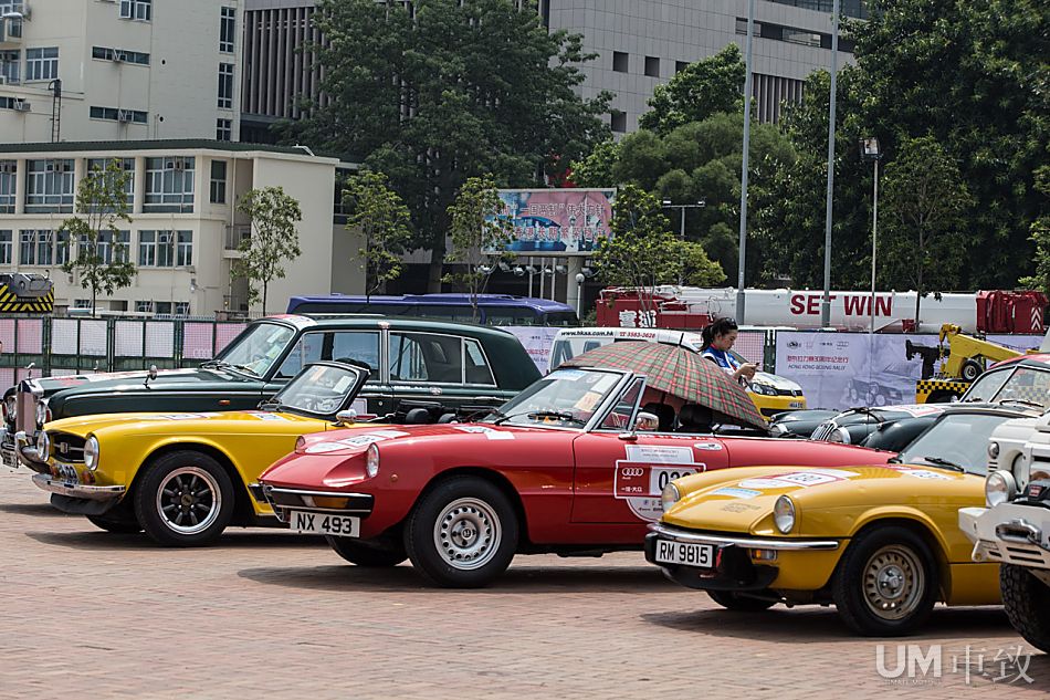 当年的中国队与当时中国第一代汽车运动先驱者们,携手一汽-大众奥迪