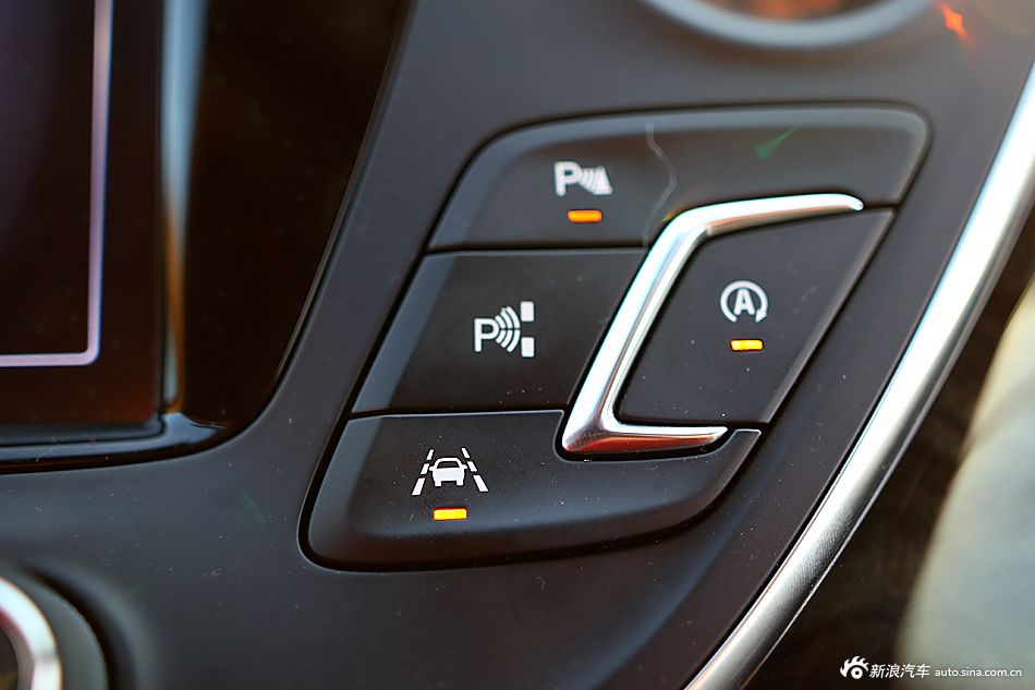 2016款昂科威28T自动四驱全能运动旗舰型